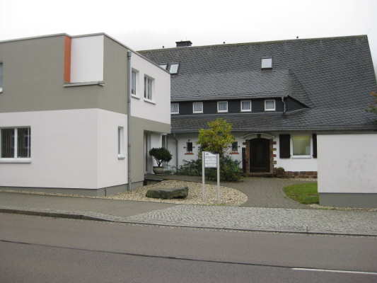 Wohn- & Geschäftshaus Schmiedeberg, Altenberger Straße